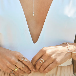 Anillo de flecha de diamantes