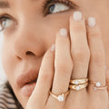 Anillo de perlas de Akoya y diamantes de talla esmeralda