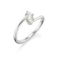 Anillo de perlas de Akoya y diamantes de talla esmeralda