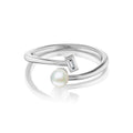 Anillo de perlas de Akoya y diamantes de talla esmeralda