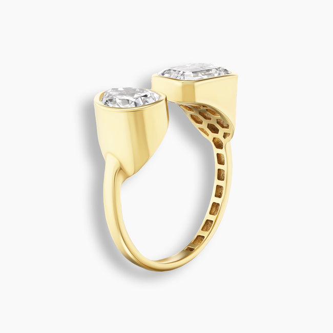 Emerald and Pear Diamond Toi et Moi Bezel Pinky Ring